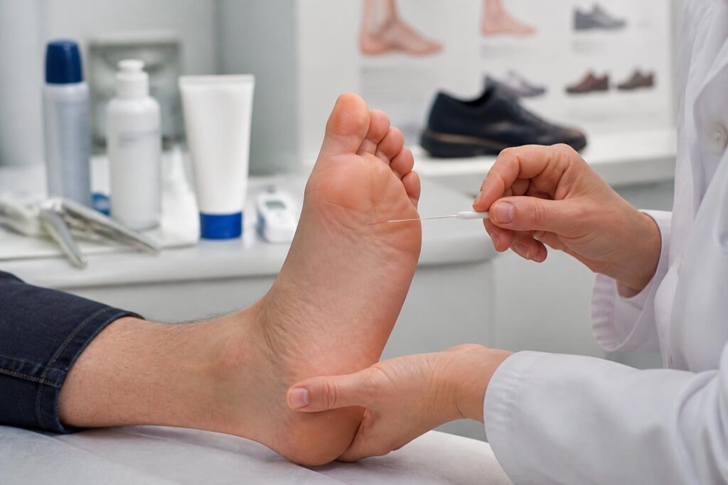 découvrez comment prévenir et soigner le pied diabétique pour éviter les complications graves. conseils pratiques et bonnes habitudes pour protéger votre santé.